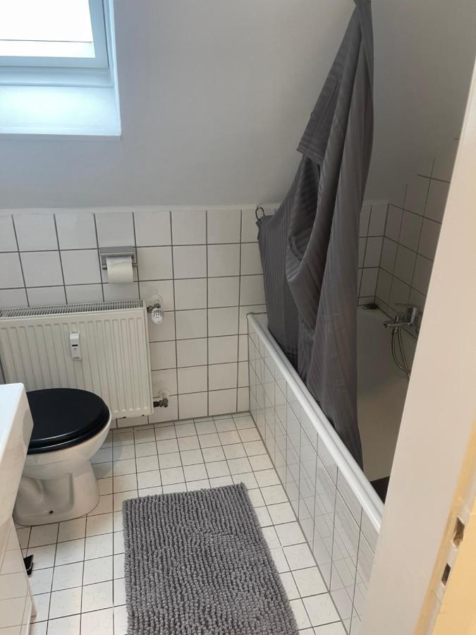 25 Qm Ferienwohnung Neuss Furth Exterior foto